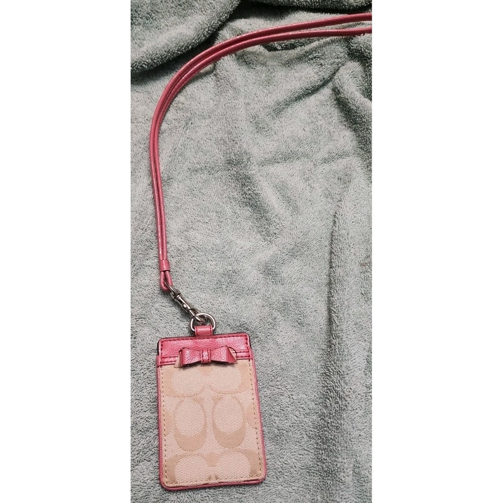 Rare Coach NWOT Signature Pink Leather Bow Tie ID Lanyard Badge Holder Neck